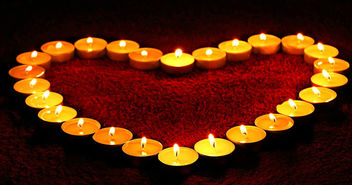 Herz aus Kerzen - Copyright: © Pixabay