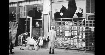 Zerstörte Geschäfte am 10. November ©Jean-Pierre Dalbéra - Copyright: Jean-Pierre Dalbéra, Paris / Common Wikipedia