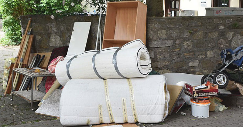 Auch brauchbare Möbel aus dem Sperrmüll werden von "Stilbruch" gesammelt, aufgefrischt und günstig verkauft