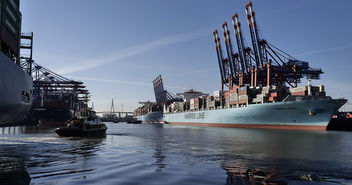 Containerschiff im Hamburger Hafen - Copyright: © Creative Commons, CC0
