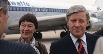 Helmut Schmidt mit seiner Frau Loki im Jahr 1981 - Copyright: © Creative Commons Montgomery