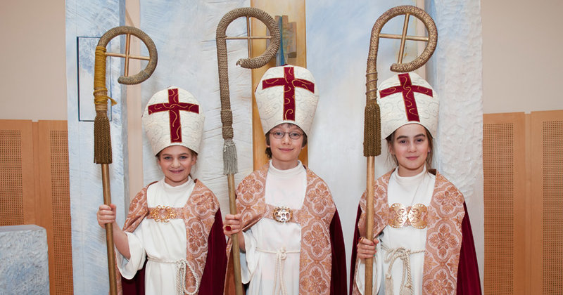 Die Kinderbischöfe 2015: Ella, Ricky und Ronja (von links)