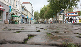 Freie Straßen mitten am Tag. Solche Bilder kennt man vom Spritzenplatz in Ottensen eigentlich nicht. - Copyright: © Hagen Grützmacher