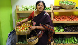 Noch findet diese Bäuerin aus Indien Abnehmer für ihre Tomaten – das könnte sich mit TTIP ändern - Copyright: Brot für die Welt