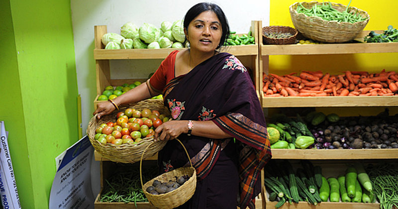 Noch findet diese Bäuerin aus Indien Abnehmer für ihre Tomaten – das könnte sich mit TTIP ändern