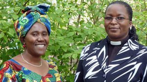 Enea Analye Gogiwe (links) und Pröpstin Edda Swilla Mbwambo (Foto. Monika Rulfs)