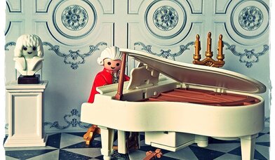 Piano und Playmobil - Copyright: Pixabay