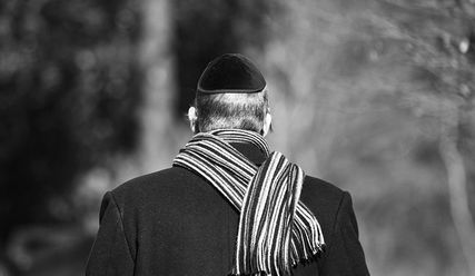 Ein Mann mit der traditionellen Kopfbedeckung gläubiger Juden, der sogenannten Kippa - Copyright: © Creative Commons