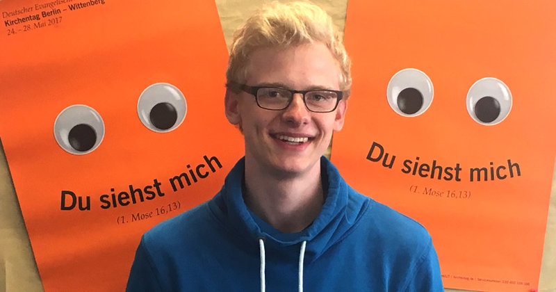 Er snapt als Helfer: Maxi (19) ist einer von kirche-hamburgs Social-Media-Reportern