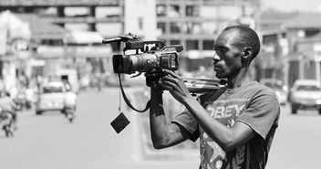Kameramann in Afrika - Copyright: © Creative Commons