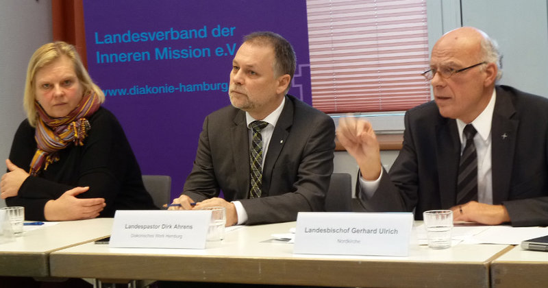 Flüchtlingspastorin Dietlind Jochims, Diakonie-Chef Dirk Ahrens und Landesbischof Gerhard Ulrich