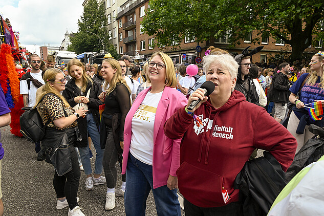 Nordkirchen-Präses Anja Fährmann und Pröpstin Carolyn Decke beim CSD