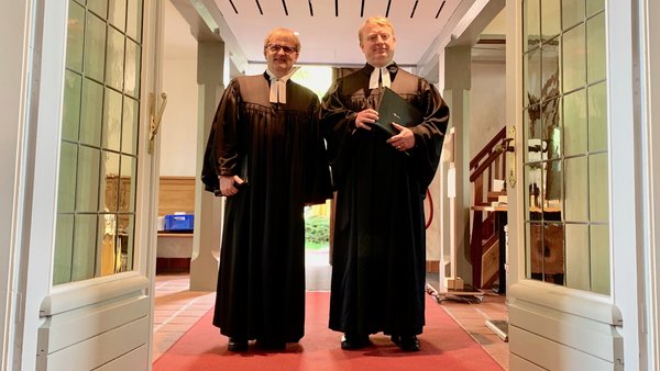Pastor Nagel & Vikar Christoph Stumpf - Copyright: Thorsten Schuldt / Kirchengemeinde St. Gabriel zu Haseldorf/Hetlingen