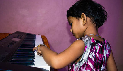 Kind spielt Klavier - Copyright: © Creative Commons, CC0