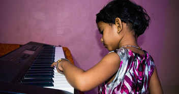 Kind spielt Klavier - Copyright: © Creative Commons, CC0