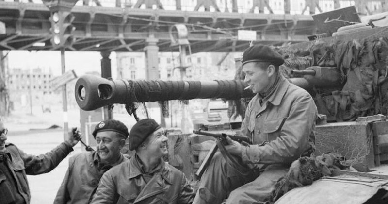 Kriegsende in Hamburg - britische Soldaten am 4. Mai 1945 auf dem Hamburger Rödingsmarkt