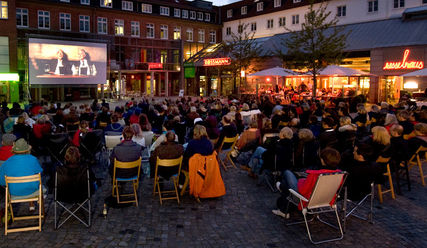 Sommerkino open air auf dem Alsterdorfer Marktplatz - Copyright: Evangelische Stiftung Alsterdorf