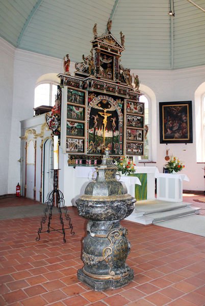 Taufe und Altar St. Pankratiuskirche Ochsenwerder - Copyright: Simone Vollstädt