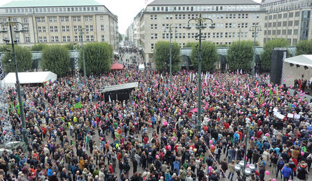 Rund 7.500 Hamburgerinnen und Hamburger standen zusammen für Vielfalt und gegen Fremdenhass