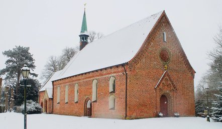 Kirche St. Gabriel im Winter - Copyright: Thorsten Schuldt / Kirchengemeinde St. Gabriel