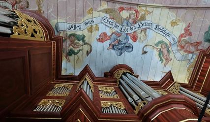 Die Arp Schnitger-Orgel in Neuenfelde: Etwa die Hälfte der 1.700 Pfeifen ist noch original erhalten - Copyright: Stephan Wallocha/epd-bild