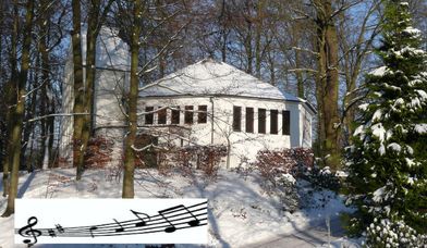 Unsere Kirche im Schnee - Copyright: Rosemarie Schöch