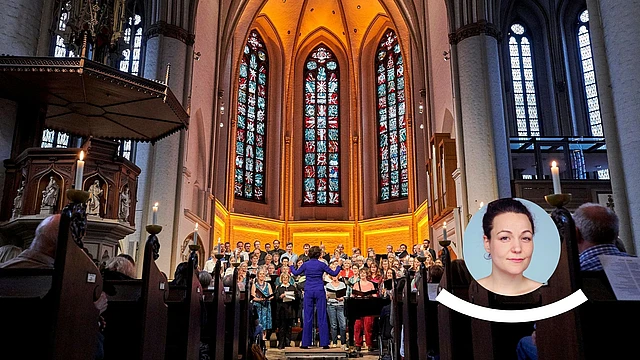 Ein Bild von einem Chor in der Kirche mit einem Icon versehen