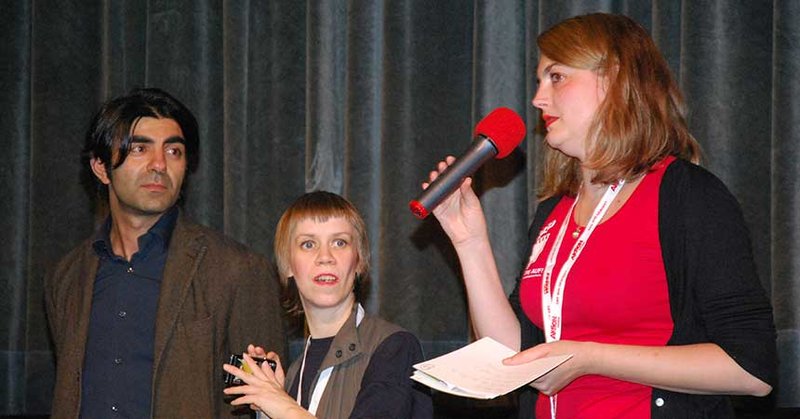 Schirmherr Fatih Akin, Jurymitglied Heidi Fischer und Lili Hartwig, Moderatorin der Preisverleihung (v.l.)