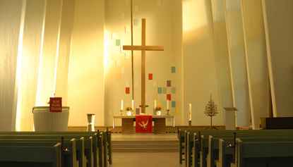 Christ.König-Kirche Lokstedt - Copyright: Friedrike Brockmann / Kirchengemeinde Lokstedt