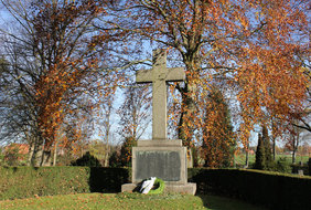 Gedenkstätte für die Opfer des 1. Weltkriegs auf dem Ochsenwerder Friedhof