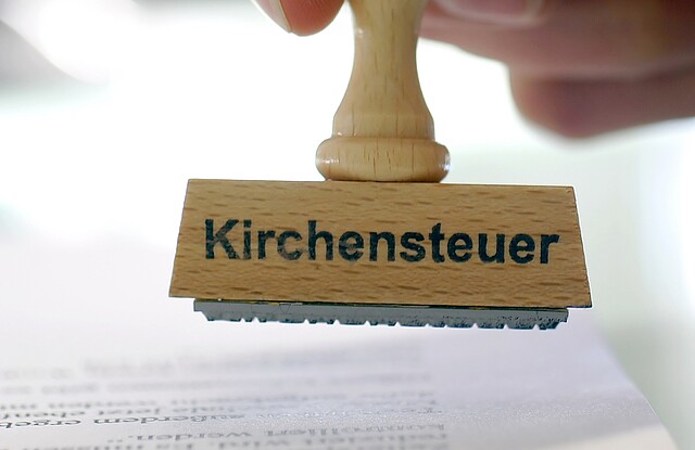 Ein Stempel mit der Aufschrift Kirchensteuer.
