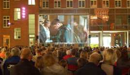 Open-Air-Kino auf dem Alsterdorfer Markt - @ Ev. Stiftung Alsterdorf - Copyright: Ev. Stiftung Alsterdorf