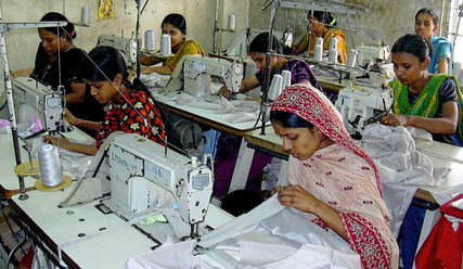 Näherinnen in einer Textilfabrik in Dhaka - Copyright: Gisela Burckhardt/Femnet