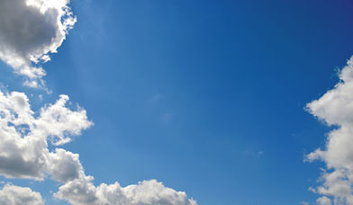 blauer Himmel mit Wolken - Copyright: Foto: Lotz