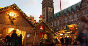 Der traditionelle Weihnachtsmarkt auf dem Hamburger Rathausplatz - Archivbild - Copyright: Mechthild Klein