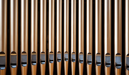 Orgelpfeifen, die klangerzeugenden Teile einer Orgel. - Copyright: © Josh Applegate/Unsplash