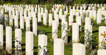 Soldatengräber auf dem Ohlsdorfer Friedhof &#150; Foto: kameraauge/Fotolia.com - Copyright: kameraauge/Fotolia.com
