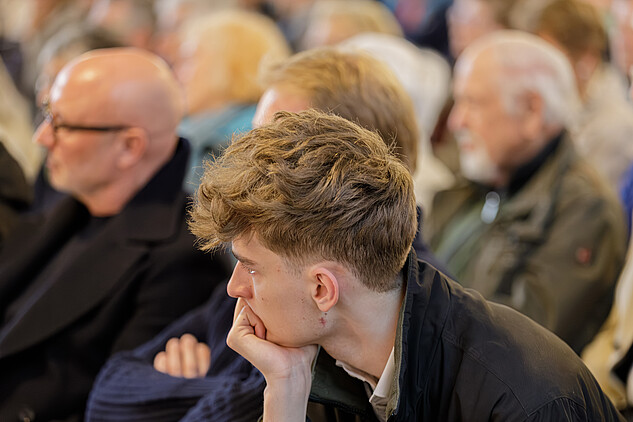 Zuschauende beim Auftritt von Joachim Gauck in Norderstedt