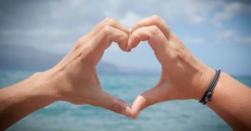 Zwei Hände formen ein Herz - Copyright: © Creative Commons, CC0