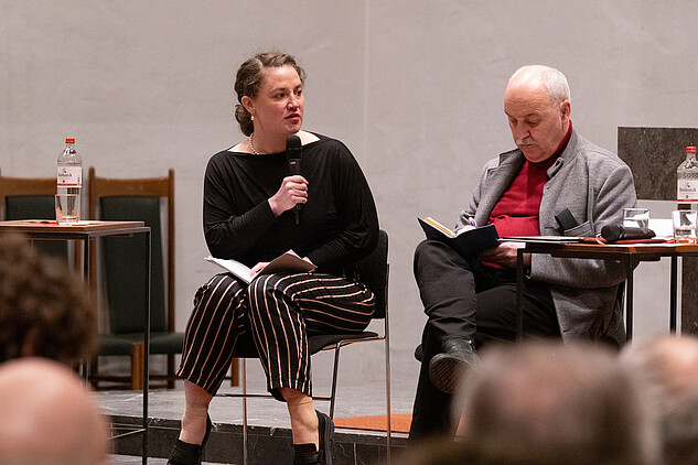 Politikwissenschaftlerin Hanna Pfeifer auf der Podiumsdiskussion zur Friedensethik in der St. Nikolai