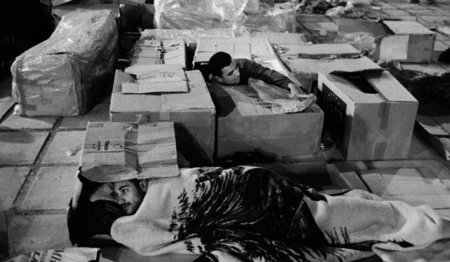 Eine Notunterkunft für Flüchtlinge in Athen - 1998 fotografiert von Ad van Denderen