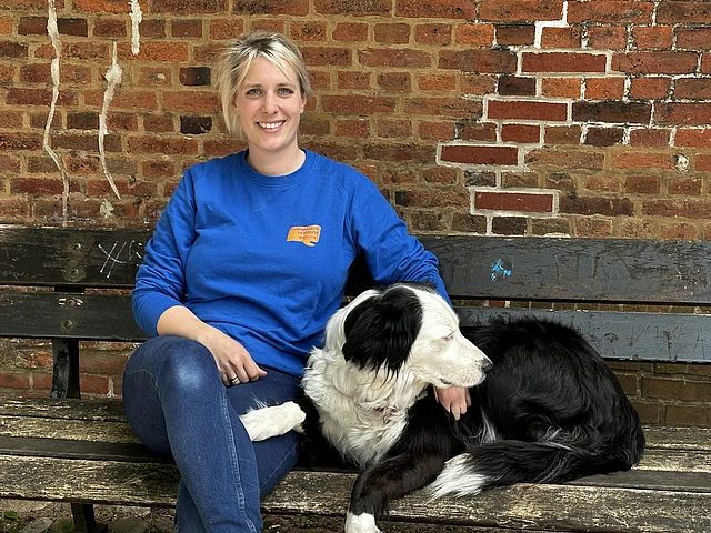 Pastorin Merle Schroer mit ihrem Hund