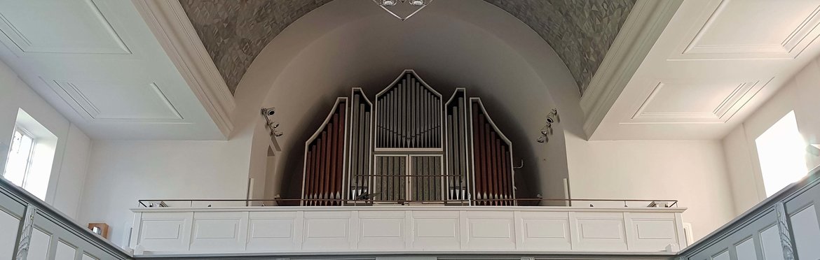 Große Orgel auf der Empore der Flottbeker Kirche
