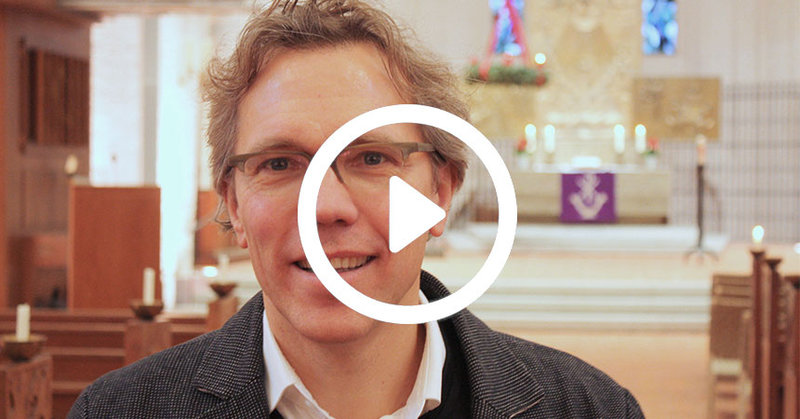 Pastor Frank Engelbrecht erklärt die Adventszeit