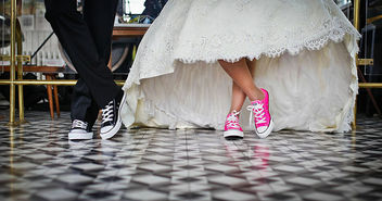 Brautpaar in Turnschuhen - Copyright: © Creative Commons