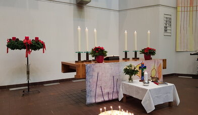 Altar, Kinderaltar, Adventskranz - Copyright: Renate Ott-Filenius