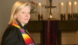 Pastorin Dietlind Jochims ist die Flüchtlingsbeauftragte der Nordkirche - Copyright: Stefan Hesse/Bild