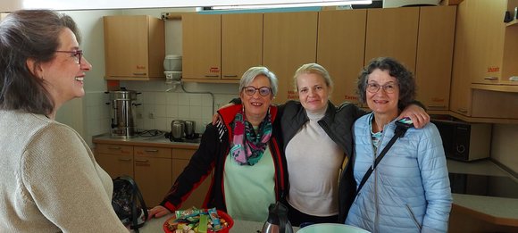 Die Helferinnen in der Gemeindehausküche