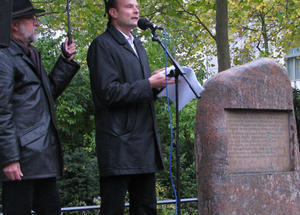 (v. li.) Pastor Ulrich Hentschel und Axel Schneider 
