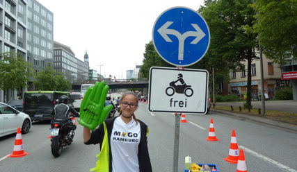 Weg frei für Biker - Lulu Melanchthon engagierte sich - Copyright: Sabine Henning/kirche-hamburg.de